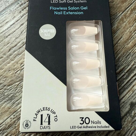 Kiss Nails Salon X-Tend LED Soft Gel System Medium French Ombré Nails - Picture 3 of 8